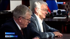 Сергей Меняйло фембæлд Хойраджы институты разамонджытæ Владимир Чернигов æмæ Сергей Масловимæ