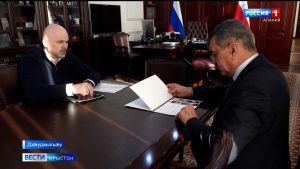 Сергей Меняйло фембæлд акционерон æхсæнад «Кристалл»-ы директорты советы уæнг Владимир Матюшкоимæ