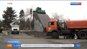 Во Владикавказе продолжается работа по благоустройству городских памятников