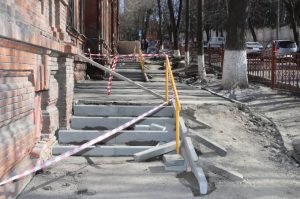 Во Владикавказе реконструируют лестницы на улице Церетели