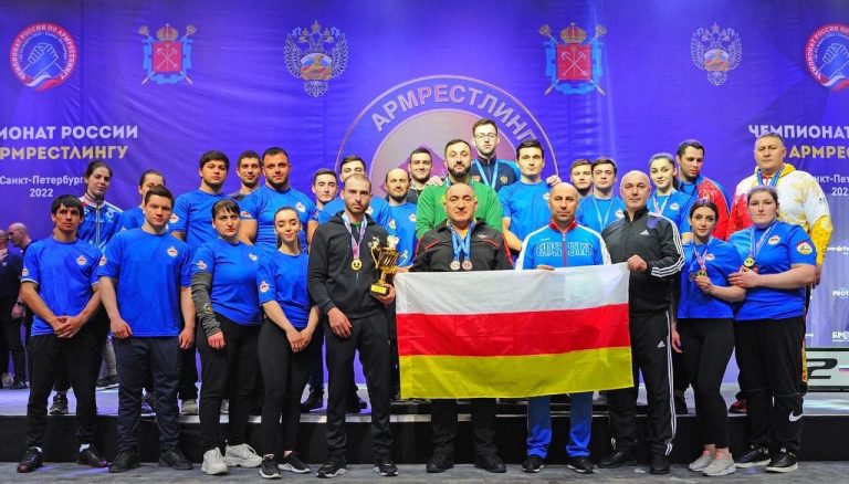 Сборная Северной Осетии заняла первое общекомандное место на чемпионате России по армрестлингу