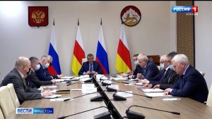 Цæгат Ирыстоны Хицауады æмбырд райдыдта, минут æдзæмæй алæууыны фæстæ