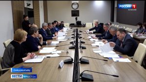 Максим Владимиров æмæ Дзанайты Барис æрныхас кодтой, президенты указтæ куыд æххæстгонд цæуынц ууыл