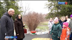 Депутат Госдумы Артур Таймазов посетил пункт сбора гуманитарной помощи беженцам из Донбасса и санаторий “Юность”