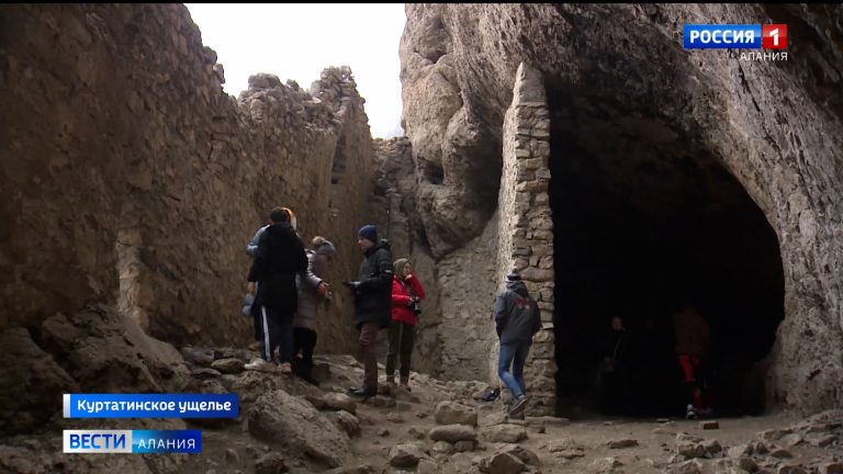 «Больше, чем путешествие»: участники федеральных молодежных проектов знакомятся с Северной Осетией