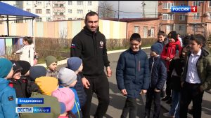 Мурат Гассиев встретился с воспитанниками одного из владикавказских детсадов