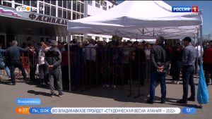 Желающим проголосовать на выборах президента РЮО во Владикавказе пришлось отстоять большую очередь