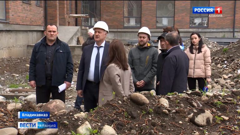 Эльбрус Бокоев проинспектировал строительство и реконструкцию школ Владикавказа