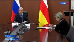 РЦИ-Аланийы хицауады сæрдар Дзанайты Барис бацархайдта ведомствоты хсæн къамисы æмбырды