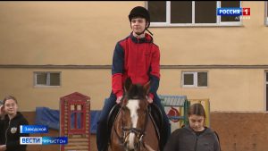 Донбассæй сывæллæттæн арæзт æрцыд цымыдисаг экскурси бæхты спортивон скъоламæ