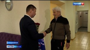 Североосетинские единороссы поздравили ветерана Александра Пагаева с 97-летием