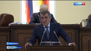Парламент Северной Осетии шестого созыва провел свое последнее заседание, депутатов за совместную работу поблагодарил Сергей Меняйло