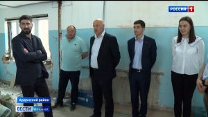 Вице-премьер Эльбрус Бокоев проверил ход работ на стройплощадках социально значимых объектов