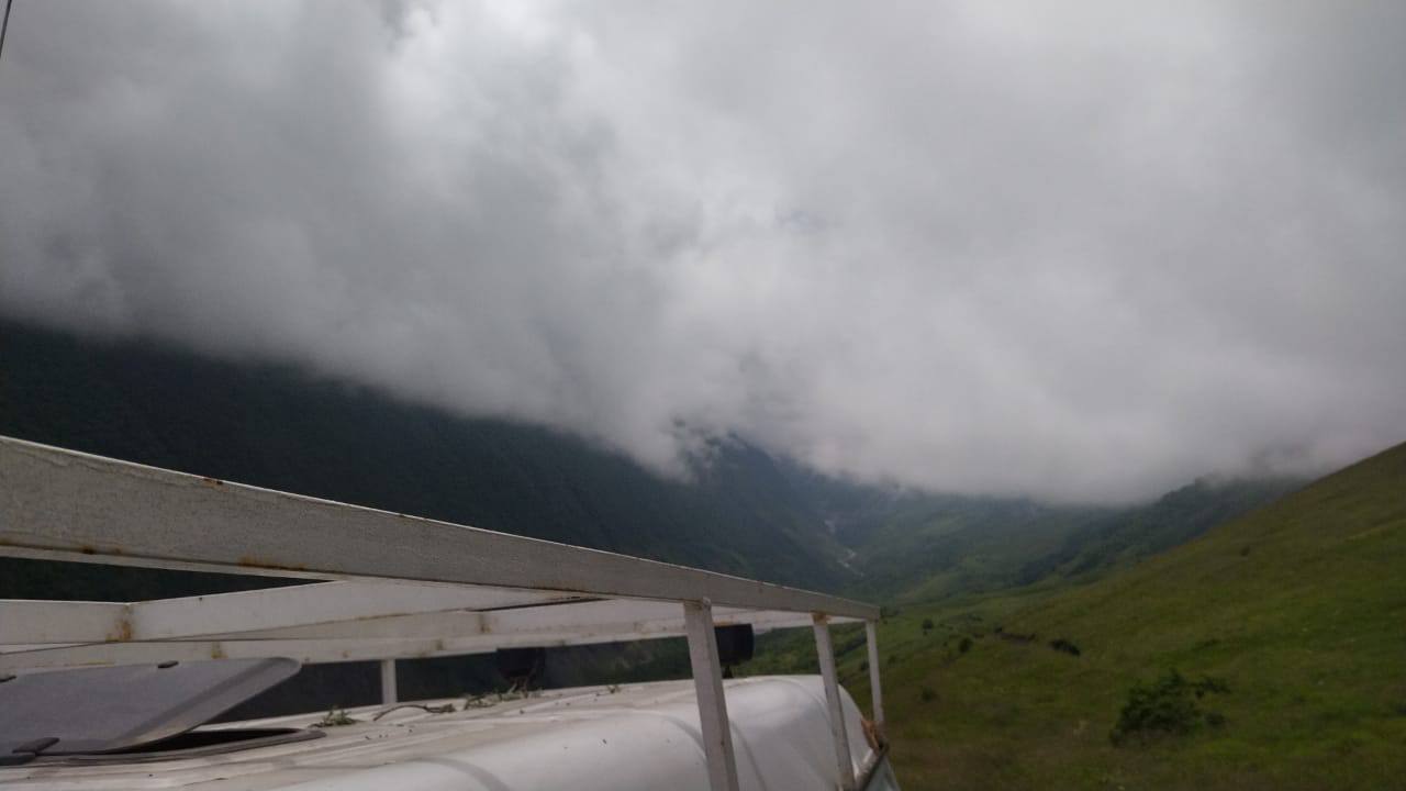 Погодные условия не позволили вертолету МЧС России совершить эвакуационный полёт за пострадавшим на склоне Казбека альпинистом