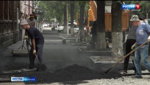 Во Владикавказе продолжается масштабный ремонт дорог