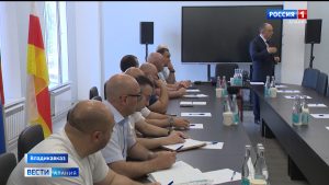 Во Владикавказе обсудили ход работ по капитальному ремонту школ