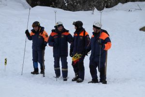 Спасатели из Северной Осетии выдвинулись на помощь альпинистке из Феодосии, пострадавшей при спуске с Казбека