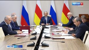 Санкциты уавæрты республикæйы экономикæйы рæзтыл ныхас цыд Хицауады æмбырды