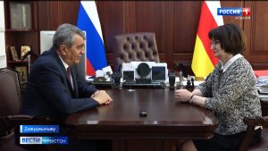 Сæлбиты Зитæйæн та Дзæуджыхъæуы муниципалон сконды минæвæртты уынаффæмæ гæсгæ баргонд æрцыди муниципалон сконды сæргълæууæджы рæстæгмæйы бынат