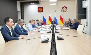 В правительстве Северной Осетии обсудили меры поддержки в сферах экономики, строительства, сельского хозяйства