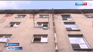 Жильцы бывшего общежития на ул. Галковского жалуются на состояние здания и проблемы с инженерными коммуникациями