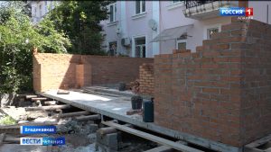 Жильцам старинного дома на ул.Бутырина грозит штраф за самовольную пристройку