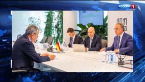 Республикæйы сæргълæууæг Сергей Меняйло Мæскуыйы фембæлд паддзахадон компани «ДОМ.РФ»-ы генералон директор Виталий Муткоимæ