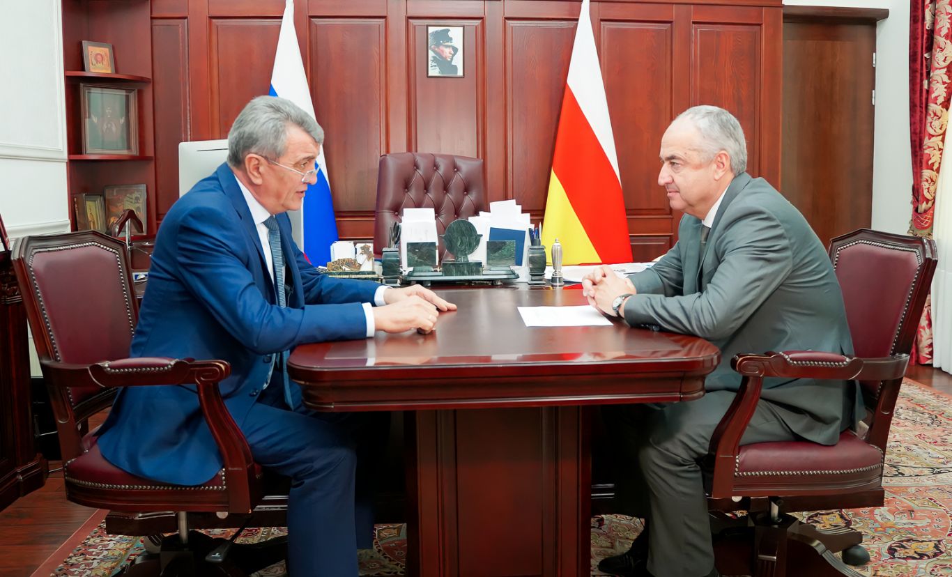 Сергей Меняйло встретился с председателем парламента республикиТаймуразом Тускаевым