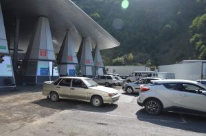 Порядка 2300 единиц автотранспорта ожидают в очереди проезда через КПП “Верхний Ларс” на территории Северной Осетии