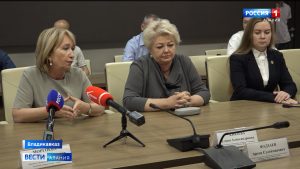 Председатель ЦИК Жанна Моргоева встретилась с лидерами региональных отделений политических партий, участвующих в выборах депутатов парламента