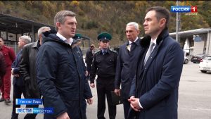 Цæгат Ирыстоны кусæг балцы уыд Федерацийы Советы комитеты сæрдары хæдивæг Мурат Хапсироков