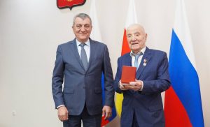 Президенту СОГУ Ахурбеку Магометову присвоено звание «Герой труда Осетии»