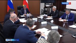 Сергей Меняйло æрныхас кодта Президенты Экспертон управленийы хицау Владимир Симоненкоимæ