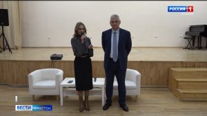 Наукон кусæг Сергей Маркедонов дæсныйадæвдисæг ахуыртæ скодта дзыллон информацийы фæрæзты, пресс-службæты минæвæрттæн