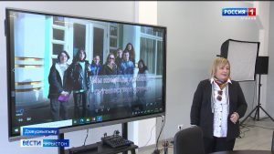 Дзæуджыхъæуы фæзындзысты экскурсоводты æххуысгæнджытæ.