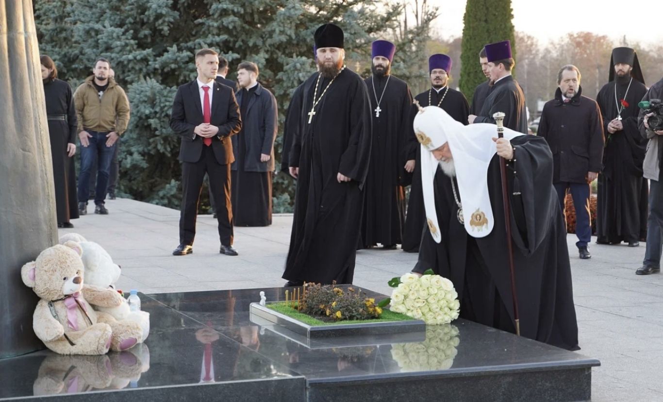 Патриарх Московский и всея Руси Кирилл почтил память погибших в бесланском теракте
