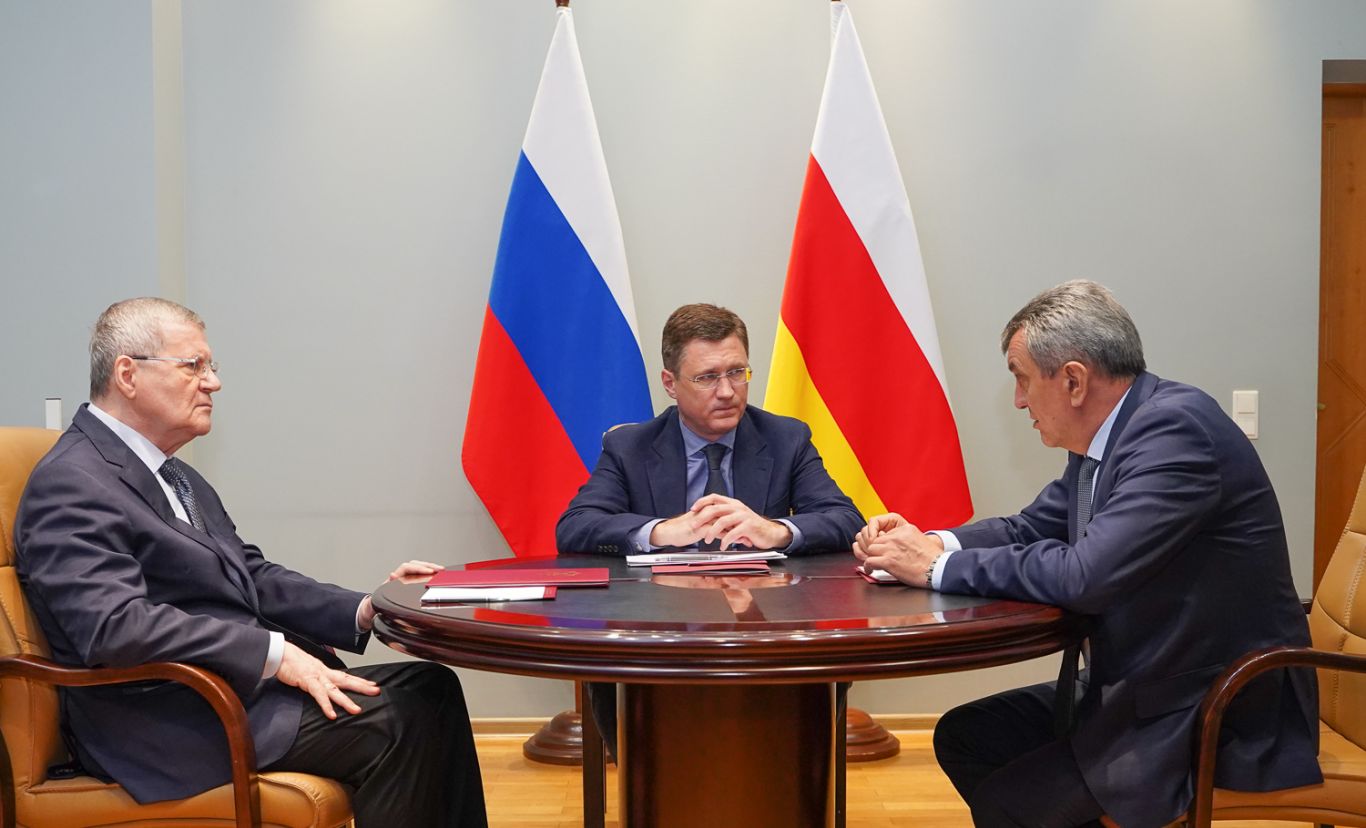 Александр Новак, Юрий Чайка и Сергей Меняйло обсудили перспективы развития Северной Осетии