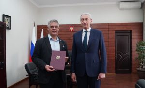Нейрохирург Альберт Суфианов получил почетное звание «Заслуженный врач РСО-А»