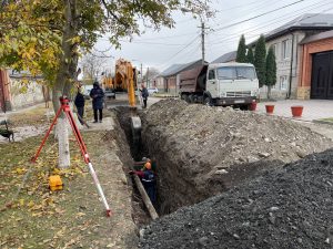 В Беслане продолжаются работы по реконструкции сетей канализации