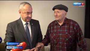 Тускъаты Таймураз Ног Азы къæсæрыл раарфæ кодта Фыдыбæстæйы Стыр хæсты ветерантæн