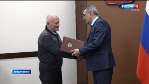 Сергей Меняйло вручил награды жителям Северной Осетии, внесшим вклад в развитие республики