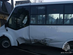 Пассажирская Газель и легковушка столкнулись во Владикавказе, пострадал один человек