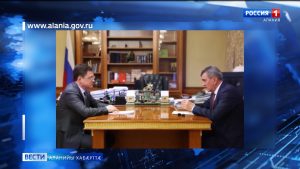 Сергей Меняйлойæн Мæскуыйы кусæг фемæблд уыди УФ-йы Хицауады сæрдары хæдивæг Александр Новакимæ