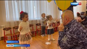 Уæрæсейы гвардийы кусджытæ арфæтæ ракодтой сидзæр сывæллæтты хæдзæрттæ хъомылгæнинæгтæн