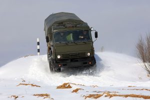 Военные водители совершенствуют навыки в горах Северной Осетии