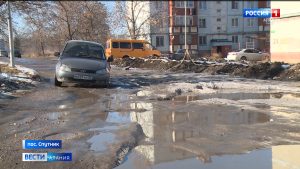 Жители поселка Спутник долгое время ждут ремонта дороги и тротуаров