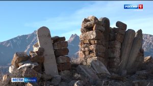 В Ирафском районе разрушаются традиционные надмогильные камни – цырты