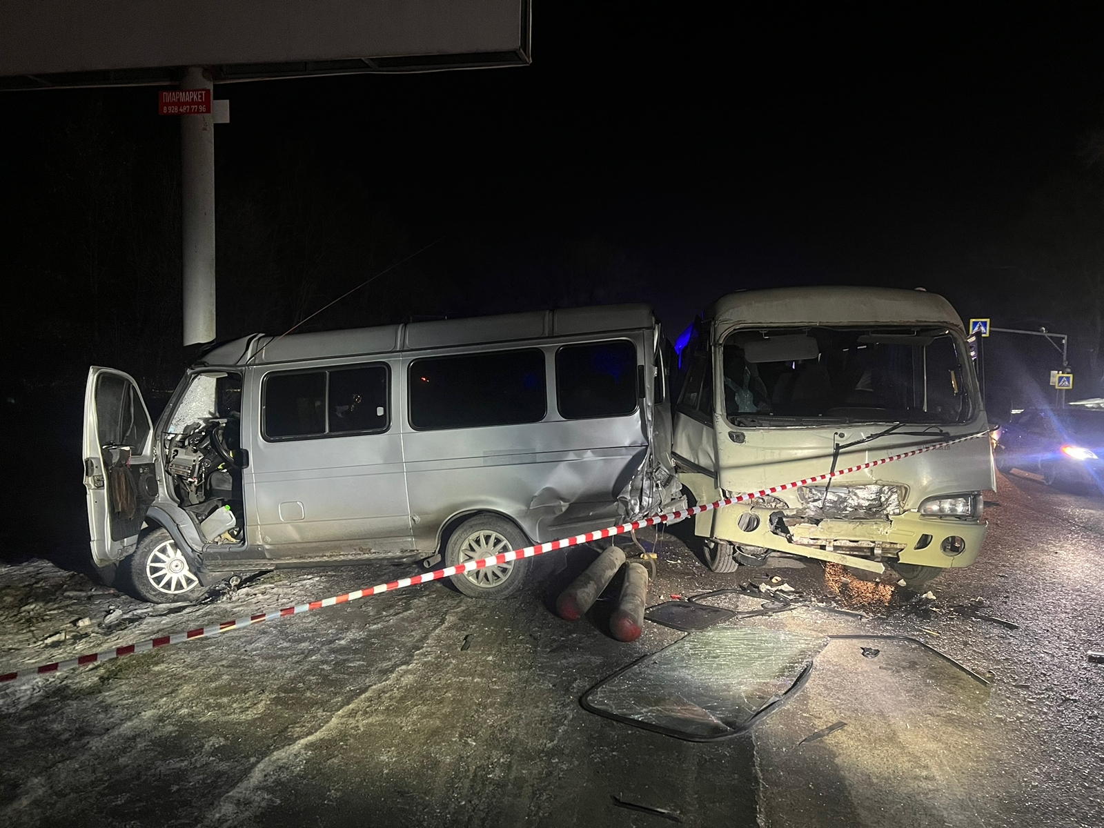 Шесть человек пострадали в ДТП с микроавтобусом и маршруткой на трассе Владикавказ-Алагир