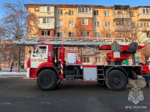 Пожар произошел в пятиэтажном доме Владикавказа, один человек пострадал