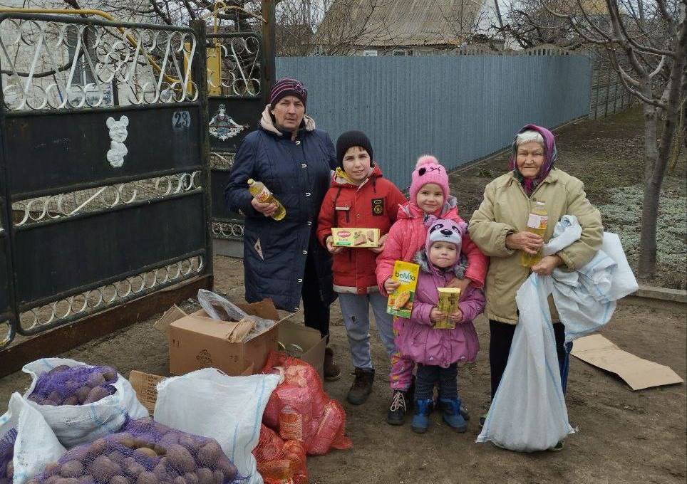 Сотрудники Единого гуманитарного центра доставили гумпомощь малоимущим семьям Запорожской области